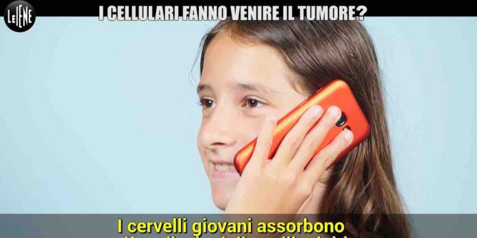 Le Iene, cellulari e tumori: fanno davvero male? | Video Mediaset Le Iene, tumori e cellulari