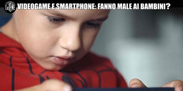 Le Iene, videogame, smartphone e bambini: fanno bene o male? | Video Mediaset Le Iene, videogame smartphone e bambini