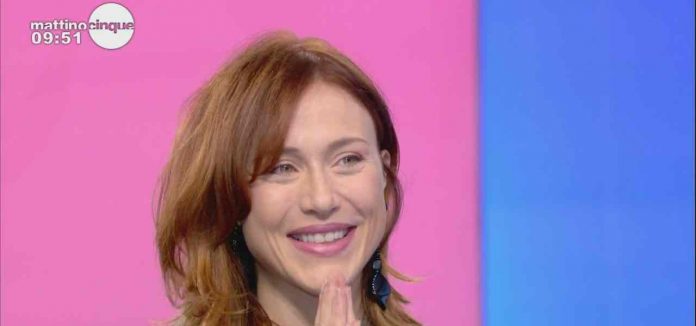 Mattino Cinque, Gabriella Pession presenta la fiction “Oltre la soglia” | Video Mediaset Mattino Cinque Gabriella Pession