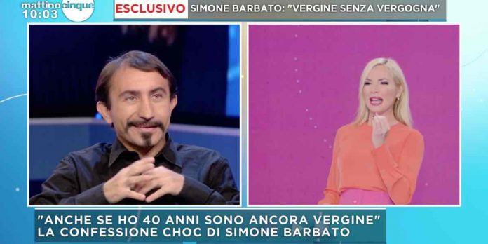 Mattino Cinque, Simone Barbato si racconta: “vergine” a 40 anni | Video Mediaset Simone Barbato a Mattino Cinque