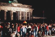 La Rai ricorda il crollo del Muro di Berlino nel 30 anniversario: la programmazione Rai celebra 30 anniversario crollo muro di Berlino