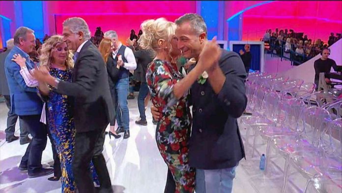 Uomini e Donne, trono over: Tina Cipollari balla con Juan Luis | Video Witty Tv tina e juan luis uomini e donne over
