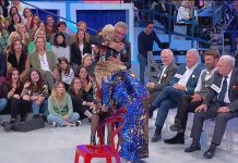 Uomini e Donne, trono over: Tina Cipollari spoglia Gemma Galgani | Video Witty Tv Tina spoglia Gemma a Uomini e Donne