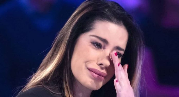 Aida Yespica a Verissimo in lacrime: “Voglio vedere mio figlio!” | Video Mediaset Aida Yespica in lacrime