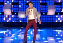 Alessio Roma canta e balla a All together now: Iva Zanicchi lo tartassa di domande | video Mediaset Alessio Roma a All together now