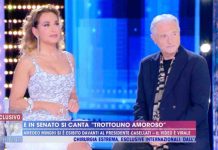 Amedeo Minghi, perché in Senato ha cantato “Trottolino amoroso”? La verità a Live – Non è la D’Urso | video Mediaset Amedeo Minghi ospite a Live - Non è la D'Urso