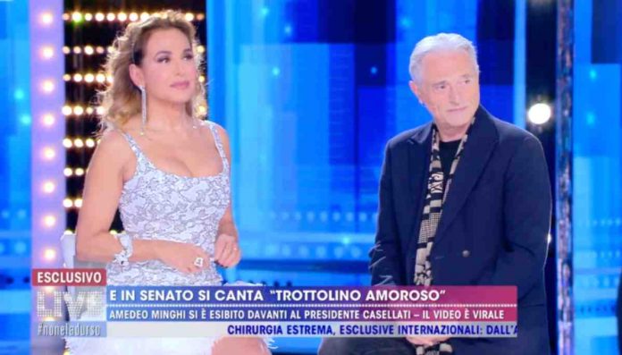 Amedeo Minghi, perché in Senato ha cantato “Trottolino amoroso”? La verità a Live – Non è la D’Urso | video Mediaset Amedeo Minghi ospite a Live - Non è la D'Urso