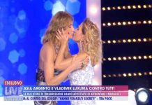 Barbara D’Urso e Vladimir Luxuria si baciano a Live: “Siamo tutti uguali”. Pace fatta? | video Mediaset Il bacio tra Vladimir Luxuria e Barbara D'Urso
