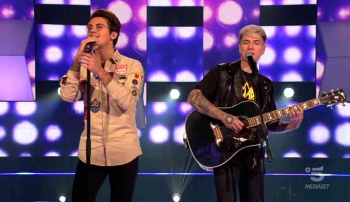 Benji e Fede a Verissimo: “3 Maggio live sui social !” | Video Mediaset Benji e Fede cantano "Dove e quando" e "Tutto per una ragione" a All together now