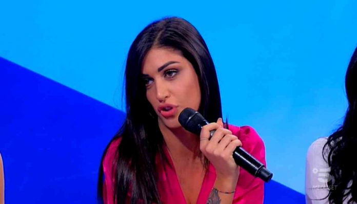 Uomini e donne, oggi la lite tra Cecilia e Bruna: “Dopo Carlo vieni a fare il trono con Gemma?” | video Witty tv Cecilia Zagarrigo a Uomini e donne