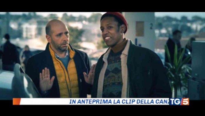 Mattino Cinque, Checco Zalone campione di incassi con Tolo Tolo | Video Mediaset Checco Zalone canta Immigrato nel film Tolo Tolo