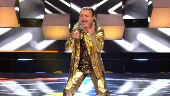 Eugenio Amato canta “You should be dancing” a All together now | video Mediaset Eugenio Amato canta "You should be dancing" alla semifinale di All together now 2