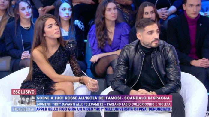 Fabio Colloricchio e Violeta Mangrinan, “hot” a L’Isola dei Famosi in Spagna: l’ospitata da Barbara D’Urso | video Mediaset Fabio Colloricchio e Violeta a Live - Non è la D'Urso