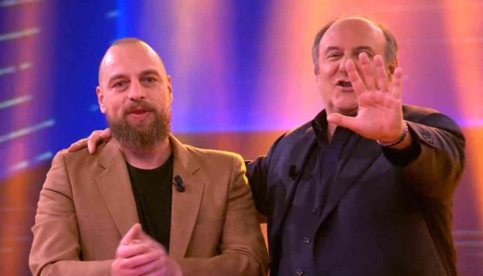 Il campione di rugby Fabio vince 63.000 euro a Conto alla rovescia | video Mediaset Il campione Fabio e Gerry Scotti a Conto alla rovescia