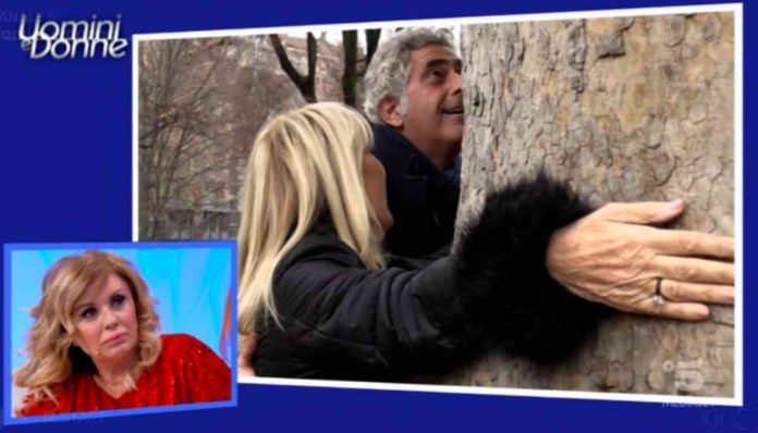 Gemma Galgani, prima notte con Juan Luis Ciano: “Si è addormentato” | video Witty tv L'esterna di Gemma e Juan Luis in onda il 18 dicembre 2019