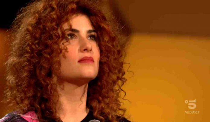 Giulia Olivieri si presenta a All together now 2: è la fidanzata del vincitore Gregorio Rega | video Mediaset Giulia Olivieri a All together now 2