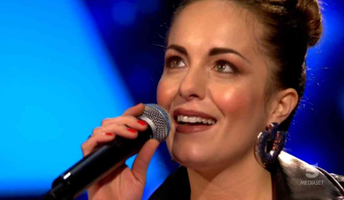 Giuliana Danzè canta “La voce del silenzio” a All together now 2: dove l’abbiamo già vista? | video Mediaset Giuliana Danzè a All together now 2