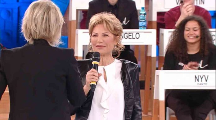 Lilli Gruber dice “basta!” ad Amici ed elogia Maria De Filippi: “Una donna che comanda” | video Lilli Gruber ospite ad Amici di Maria De Filippi per promuovere il suo libro "Basta! Il potere delle donne contro la politica del testosterone"