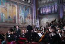 Concerto di Natale da Assisi con Massimo Ranieri, il 25 dicembre alle ore 12.30 su Rai 1 Massimo Ranieri al concerto di natale ad Assisi