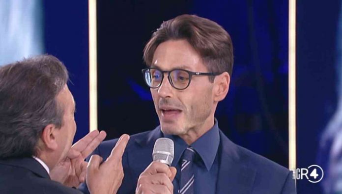 Pier Silvio Berlusconi, l’A.D di Mediaset a sorpresa da Piero Chiambretti | il video da Cr4 – La Repubblica delle Donne Pier Silvio Berlusconi a sorpresa da Piero Chiambretti a Cr4 - La Repubblica delle Donne