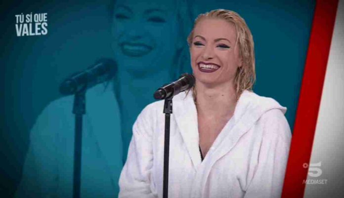 Tu sì que vales 2019, la sexy ginnasta Viviana Rossi torna per la finale: Rudy Zerbi apprezza | video Witty tv La ginnasta Viviana Rossi a Tu sì que vales 2019