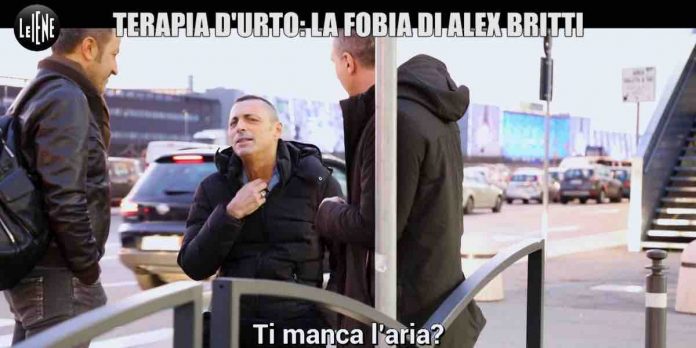 Alex Britti ha paura di volare: Le Iene lo aiutano a vincere la fobia | Video Mediaset Alex Britti a Le Iene