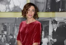 Anna Foglietta, intervista esclusiva: “Oggi in politica si preferisce giocare con le parole piuttosto che parlare in modo diretto” L'attrice anna foglietta