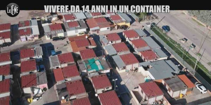 Le Iene, 14 anni in un container: la vita di 45 famiglia a San Severo in Puglia | Video Mediaset le Iene, vivere 14 anni in un container