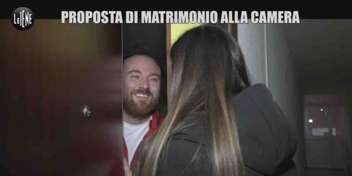 Le Iene, Flavio Di Muro e la proposta di matrimonio in Parlamento | Video Mediaset Le Iene, Flavio di Muro e la proposta di matrimonio