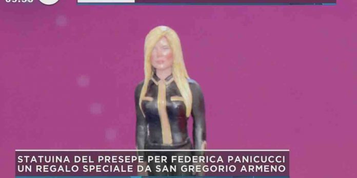 Mattino Cinque, sorpresa a Federica Panicucci: la statuetta del presepe di Marco Ferrigno | Video Mediaset Mattino Cinque, sorpresa a Federica Panicucci