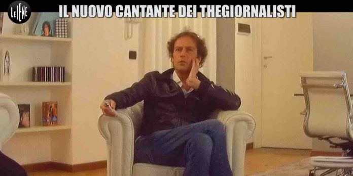 Scherzo Francesco Tricarico: è lui il nuovo frontman dei The Giornalisti? | Video Mediaset scherzo Tricarico frontman the giornalisti