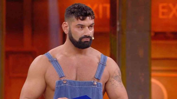 L’Idraulico di Avanti un altro 2020 si chiama Alessandro Bosio: chi è, età e cosa ha fatto a Ciao Darwin | video Mediaset Alessandro Bosio è L'Idrauilico ad Avanti un altro 2020