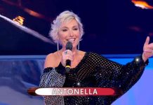 Uomini e donne oggi: Antonella sfila cantando Patty Pravo e convince tutti | video Witty tv Antonella a Uomini e donne - Trono Over