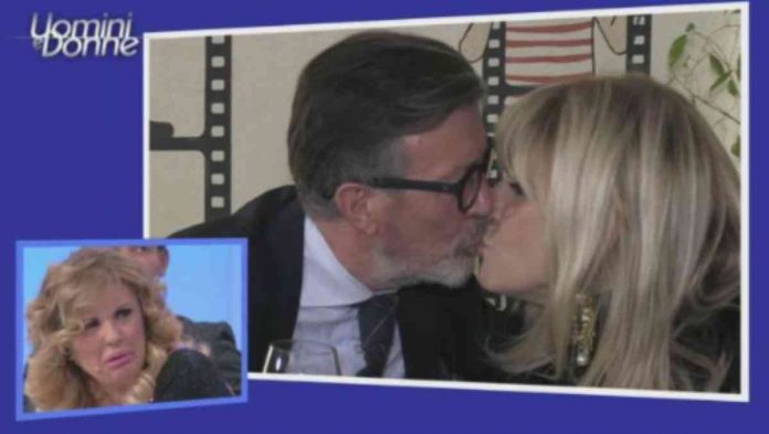 Gemma e Marcello si dicono addio a Uomini e donne: anche Anna sotto accusa per il cavaliere | video Witty tv Il bacio a stampo tra Gemma e Marcello a Uomini e donne