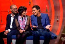C’è posta per te 2020, i regali di Antonio Banderas per mamma Marisa | video Witty tv Banderas a C'è posta per te 2020 come sorpresa per mamma Marisa