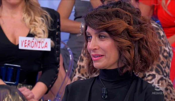 Uomini e donne oggi, Barbara De Santi e Marcello sono usciti insieme? Gianni Sperti non ci sta: “Finta” | video Witty tv Barbara De Santi al Trono Over di Uomini e donne