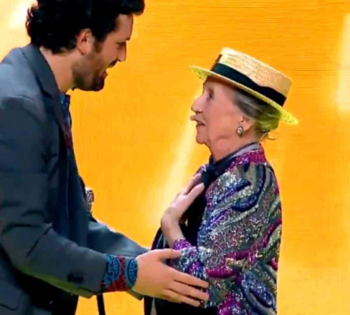 Italia’s got talent 2020, golden buzzer di Frank Matano per Claudia Lawrence: l’attrice di 94 anni strega i giudici con la sua esibizione | video Frank Matano e Claudia Lawrence a Italia's got talent 2020