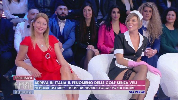 Giorgina, la colf senza veli: fa le pulizie nuda. Il racconto a Live non è la D’urso | Video Mediaset Georgina - la colf senza veli