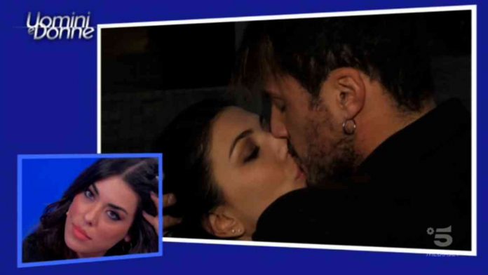 Giulio Raselli prima della scelta a Uomini e donne: le esterne di oggi con Giulia e Giovanna | video Witty tv L'esterna di Giulio e Giovanna in onda oggi a Uomini e donne