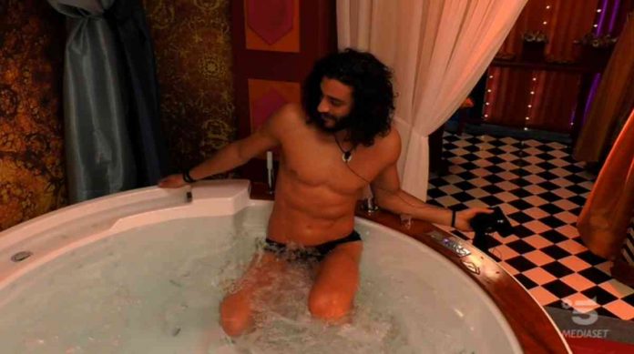 Grande Fratello Vip 2020, la doccia hot di Jacopo e l’ingresso nella Casa dei “Super Boys”: nomi e cognomi dei ragazzi | video Mediaset Jacopo Poponcini hot al Grande Fratello Vip 2020