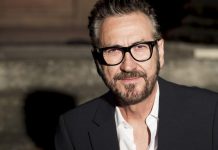 Marco Giallini parla della moglie Loredana: “a dodici anni dalla morte non ho ancora metabolizzato il lutto. Vivo con lei accanto, come Marina con Rocco Schiavone” Villetta con ospiti Marco Giallini