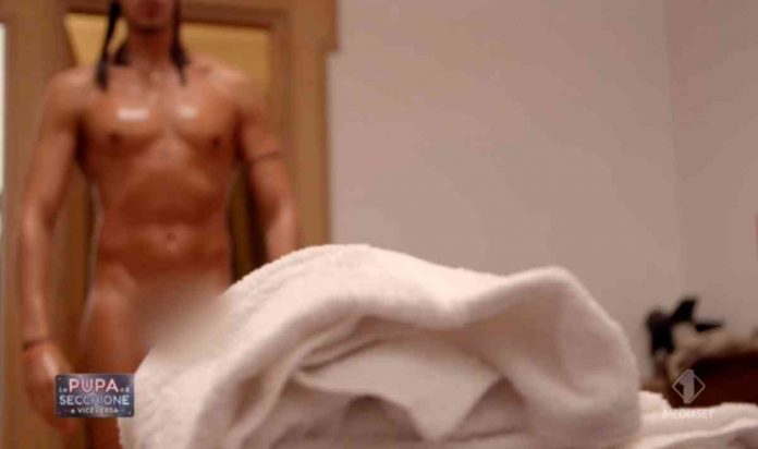 La Pupa e il Secchione 2020, doccia hot per Stefano e Marco: le telecamere inquadrano proprio lì | video Mediaset Marco Sarra hot a La Pupa e il Secchione 2020