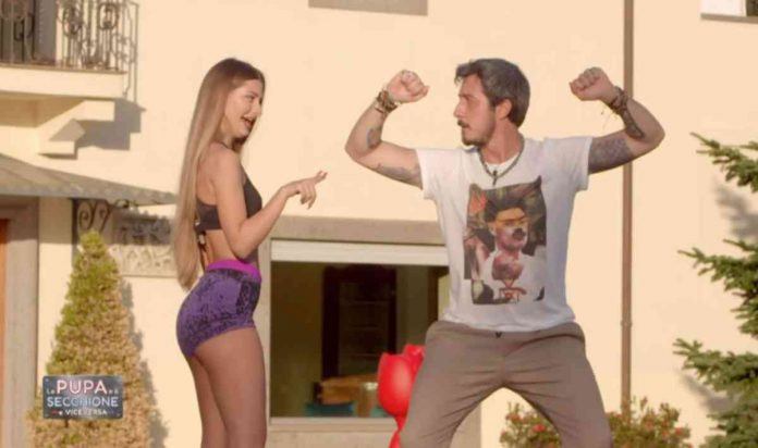 Le coppie e Paolo Ruffini fanno twerk a La Pupa e il Secchione 2020: mosse sexy e divertentisissime | video Mediaset Paolo Ruffini fa twerk a La Pupa e il Secchione 2020