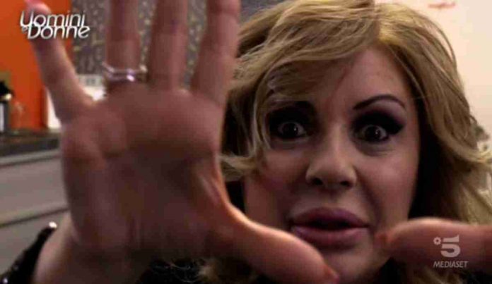 Uomini e donne: la puntata di oggi, 12 marzo 2020, in diretta | Video Witty tv Tina contro Gemma a Uomini e donne