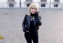 Rita Pavone sovranista a Sanremo? Striscia la notizia sfodera la pungente imitazione: “Questa storia che rubano le canzoni…” | video Mediaset Valeria Graci imita Rita Pavone a Striscia la notizia