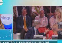 Mattino Cinque, lite Alessandra Mussolini e Vittorio Sgarbi a La Pupa e il Secchione | Video Mediaset Mattino Cinque lite Alessandra Mussolini e Vittorio Sgarbi