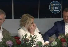 Antonella Clerici scoppia in lacrime a Sanremo 2020 e fa pace con la Rai: “Un anno difficile” Antonella Clerici Commossa in lacrime a Sanremo 2020