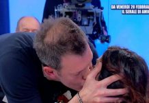 Uomini e donne oggi, tra Barbara De Santi e Michele scatta il bacio: il gesto a sorpresa | Video Witty tv Il bacio tra Michele e Barbara a Uomini e donne
