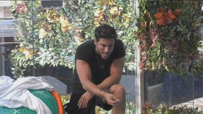 Grande Fratello Vip 2020: Clizia dà a Denver del “pentito” (Buscetta). Il web chiede la squalifica | Video Mediaset Andrea Denver al GFVIP2020