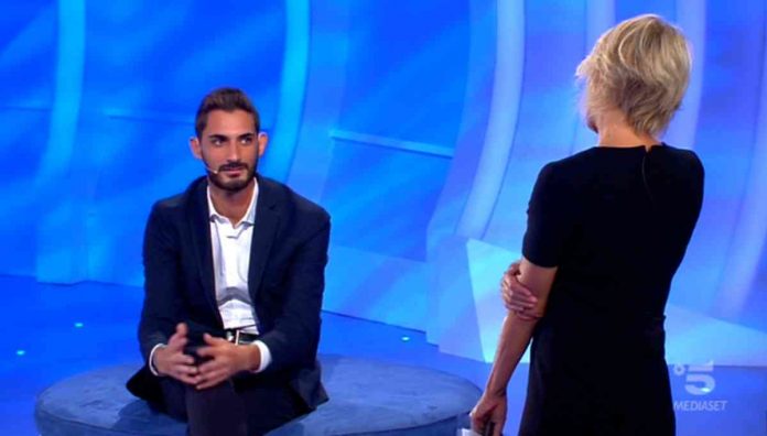 C’è posta per te 2020, papà Francesco lascia lo studio dopo anni di silenzi e Domenico riabbraccia la nonna | video Witty tv Domenico a C'è posta per te 2020 per il padre Francesco e la nonna